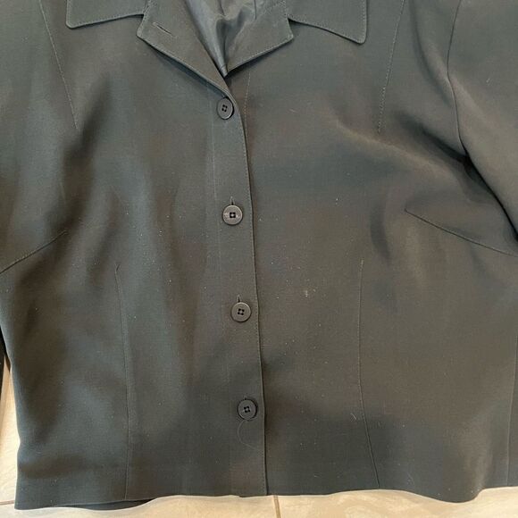 Emanuel Ungaro Women's Button Front Petite Crop Long sleeves Blazer Size 14
Ema - Picture 3 of 5